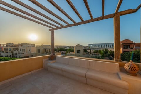 Beautiful Cosy 3 bedroom townhouse in South Marina Condo in Hurghada