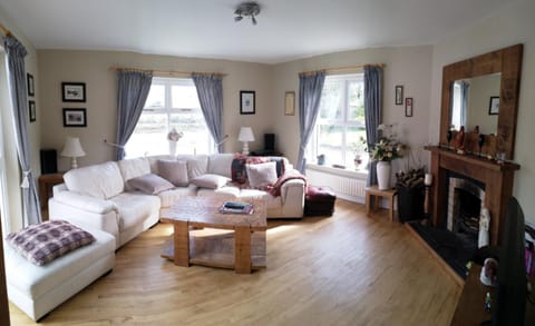 TV and multimedia, Living room, Photo of the whole room, Seating area