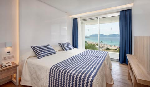 Bed, Bedroom, Sea view