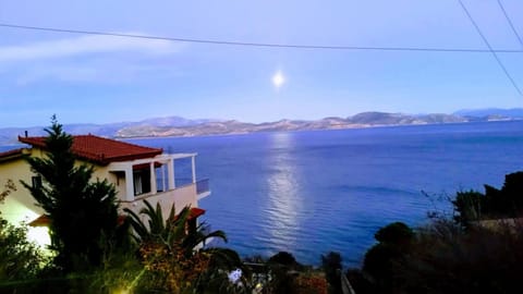 Seaside maisonette in Kiveri, near Nafplion. House in Argolis, Greece