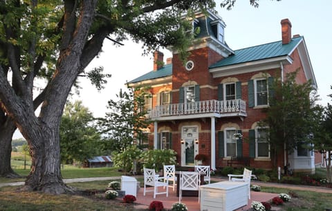 Cloran Mansion Bed & Breakfast Bed and Breakfast in Galena