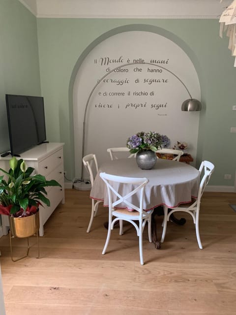 Communal lounge/ TV room, Dining area