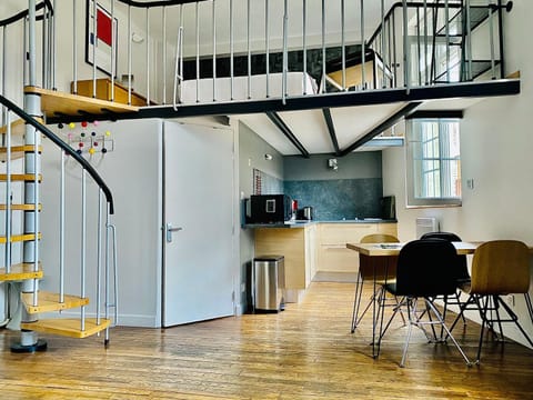 Kitchen or kitchenette, Photo of the whole room, Dining area