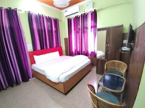 Bed, TV and multimedia, Bedroom, air conditioner