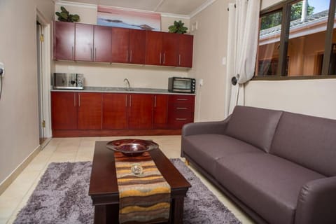 DYNA GUEST HOUSE Bed and Breakfast in Umhlanga