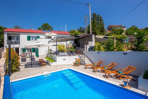 Property building, Pool view, Swimming pool, Swimming pool