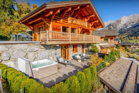 Property building, Spring, Day, Natural landscape, Garden, Hot Tub, Garden view, Mountain view