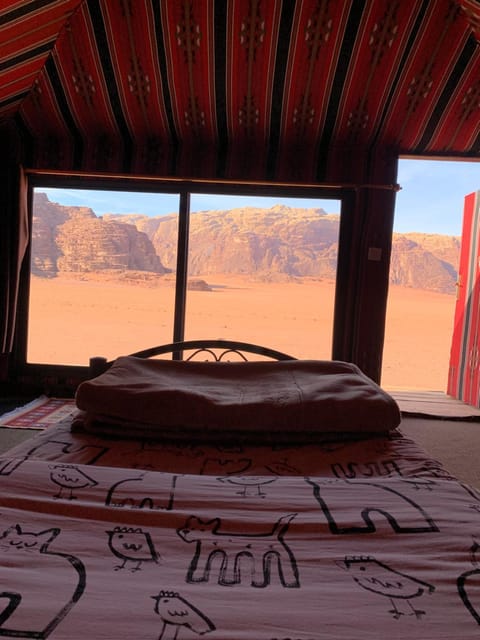 Bedouin friend camp Terrain de camping /
station de camping-car in South District
