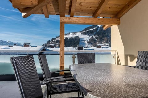 View (from property/room), Balcony/Terrace, Mountain view