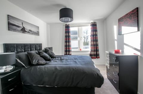 Orange Apartments Polmuir Gardens Only 7 minutes to City Centre Apartment in Aberdeen