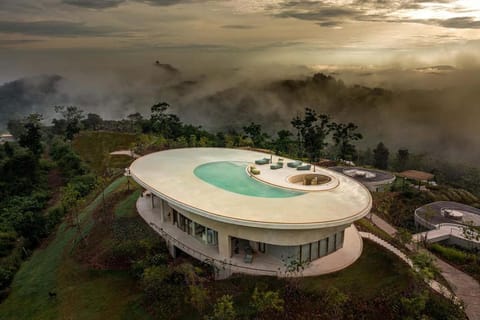 Bird's eye view, Pool view