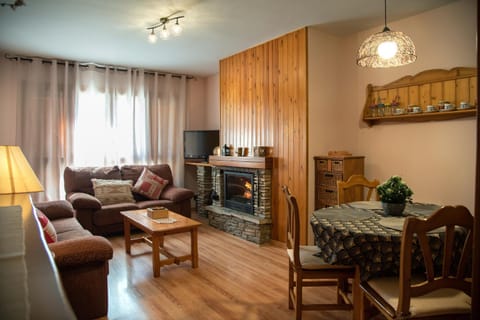 Kitchen or kitchenette, Seating area