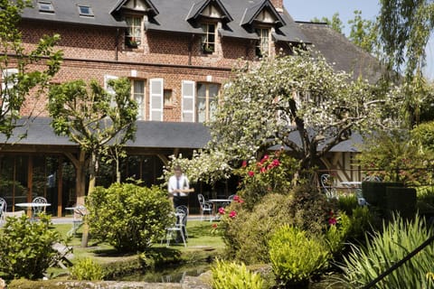 Restaurant/places to eat, Facade/entrance, Garden, Lunch, Dinner