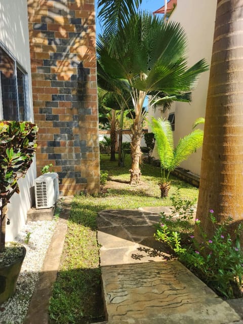 Garden, Inner courtyard view