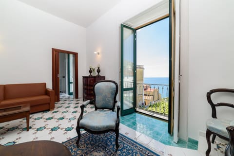 Amalfi Coast Family Luxury Suite Apartment in Vietri sul Mare