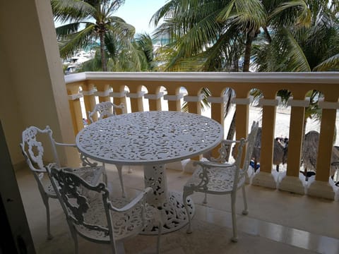 Beautiful condo a few stps to sea Apartment in Cancun