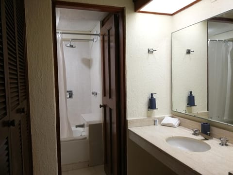 Beautiful condo a few stps to sea Apartment in Cancun