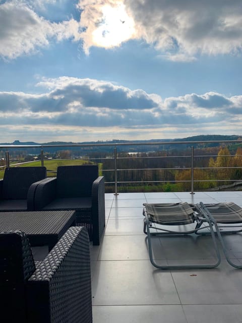 Balcony/Terrace, Garden view, Lake view, Mountain view