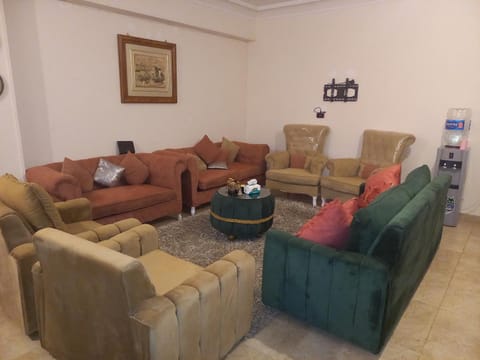 شقة بالتجمع قريبة من الجامعة الأمريكية Apartment in New Cairo City