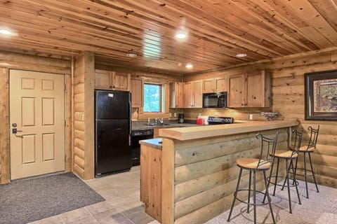 823 Mountain Cabin House in Michigan