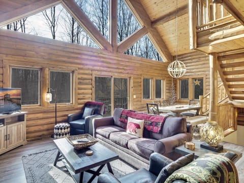 832 Mountain Cabin House in Michigan