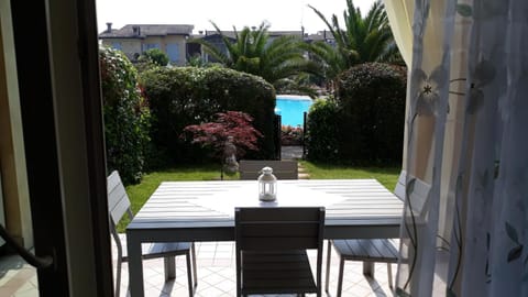 Dining area, Garden view, Pool view