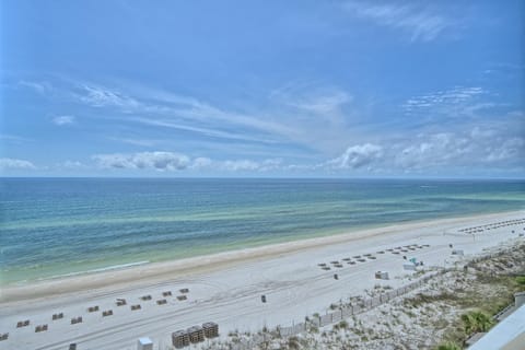 Amazing Tropical Condo with Complimentary Beach Chairs and Umbrellas - Unit 0706 Condo in Lower Grand Lagoon