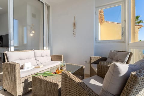 Dona Lola Patricia - Spacious 3 bedroom top floor apartment with uninterrupted sea views - Only a few meters to Calahonda beach - Costa del Sol - CS188 Condo in Sitio de Calahonda