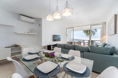 Dona Lola Patricia - Spacious 3 bedroom top floor apartment with uninterrupted sea views - Only a few meters to Calahonda beach - Costa del Sol - CS188 Condo in Sitio de Calahonda