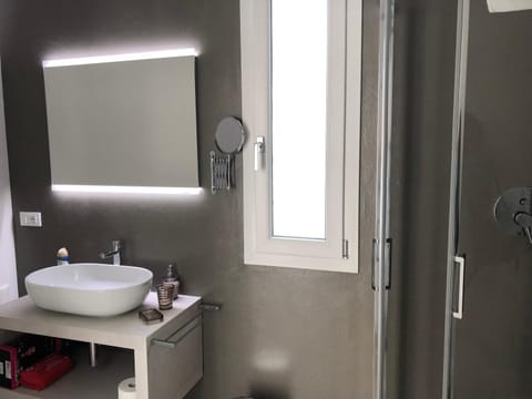 Bathroom, Photo of the whole room