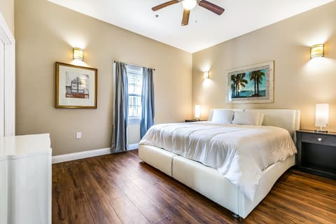 Modern 5BR Condo in NOLA Apartment in New Orleans