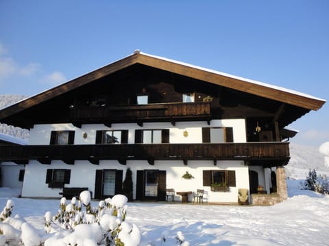 Facade/entrance, Winter