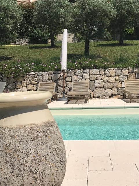 Garden view, Landmark view, Mountain view, Swimming pool, Entertainment, sunbed