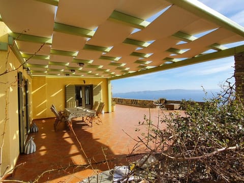 Breathtaking seaview villa in a serene scenery House in Kea-Kythnos