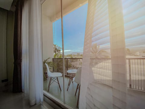 Balcony/Terrace, Mountain view