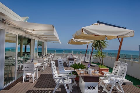 Restaurant/places to eat, Sea view