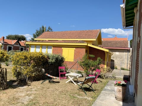 Maison de 2 chambres a Soulac sur Mer a 200 m de la plage avec jardin clos House in Soulac-sur-Mer