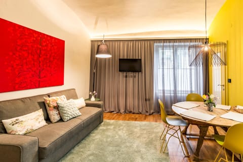 Yellow Flat by GrazRentals with best location & free parking Copropriété in Graz