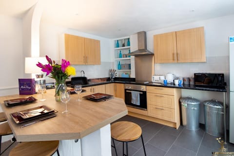 Modern Quirky Exeter City Cottage 2 min walk - shops Casa in Exeter