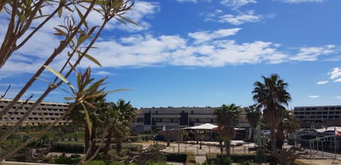 Balcony/Terrace, Garden view, Landmark view