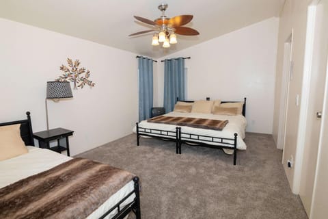 HERITAGE HOUSE GREAT FOR GROUPS!!! House in Pahrump