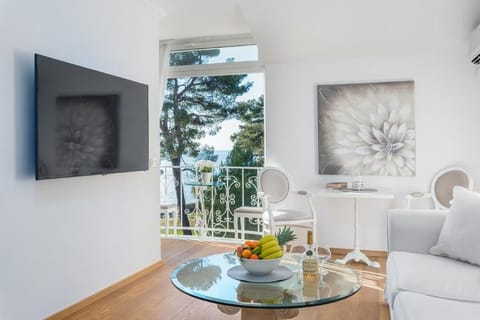 TV and multimedia, Living room, Seating area, Dining area, Sea view