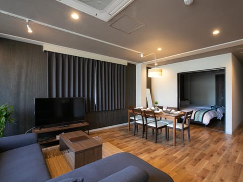BIG ROOM GUEST HOUSE apartment in Osaka