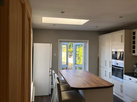 Kitchen or kitchenette, Dining area, oven, stove