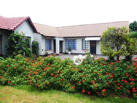 Garden Cluster Home in Edenvale House in Gauteng