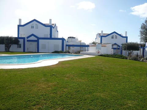 Perogil Pool Villa Condominio in Tavira
