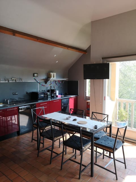 Dining area, kitchen