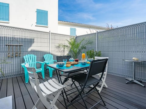 Holiday Home Les Jardins d'Agathe by Interhome House in Vaux-sur-Mer