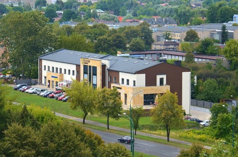 Facade/entrance, Area and facilities