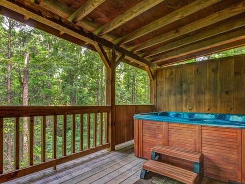 Life's Escape, 2 Bedrooms, WiFi, Fireplace, Arcade, Jetted Tub, Sleeps 6 Casa in Gatlinburg